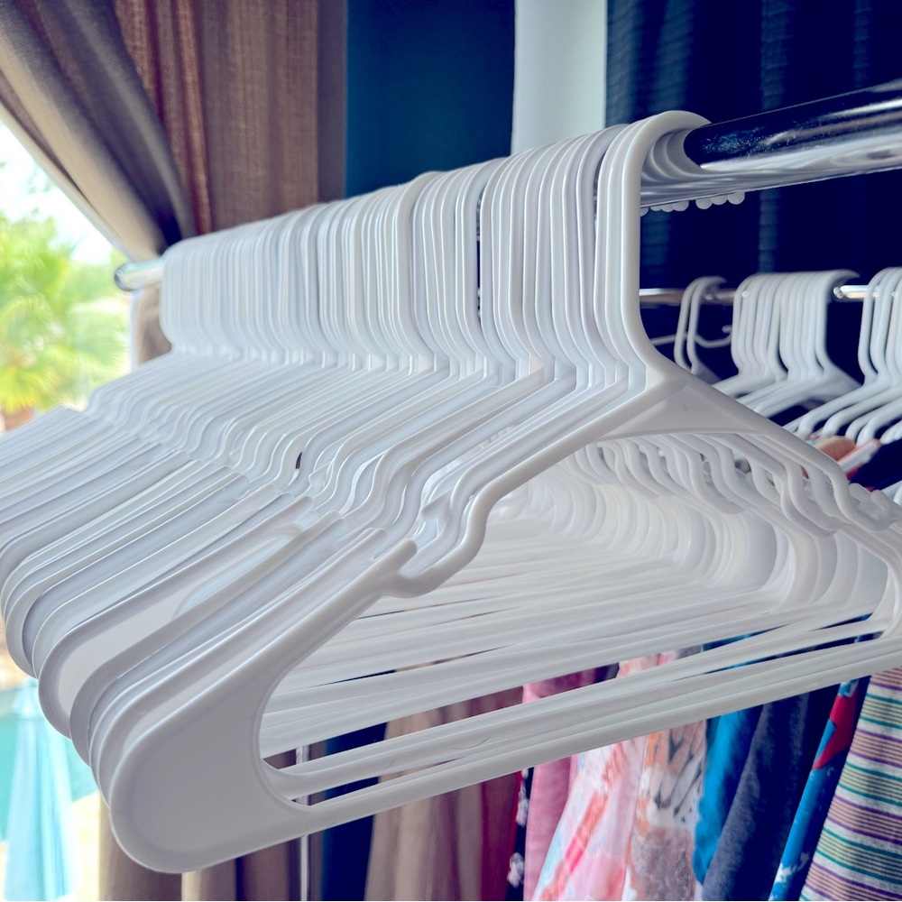 30 Plastic Hangers
